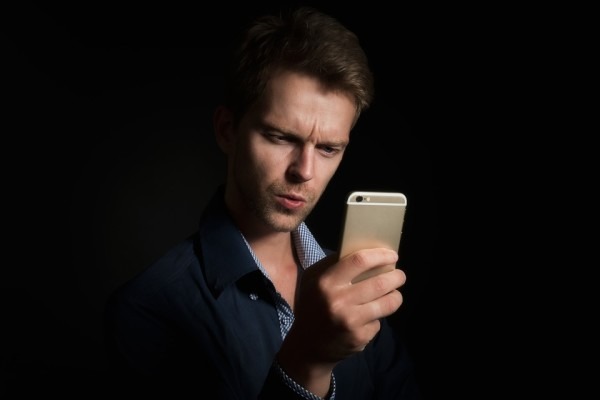 警惕出轨信号:出轨的男人晚上睡觉有哪四个特点